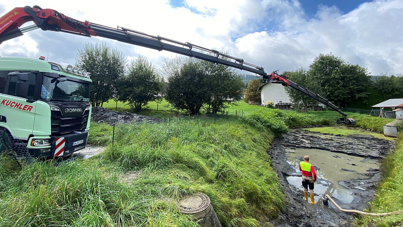 Entschlammung mit longreach Schalengreifer